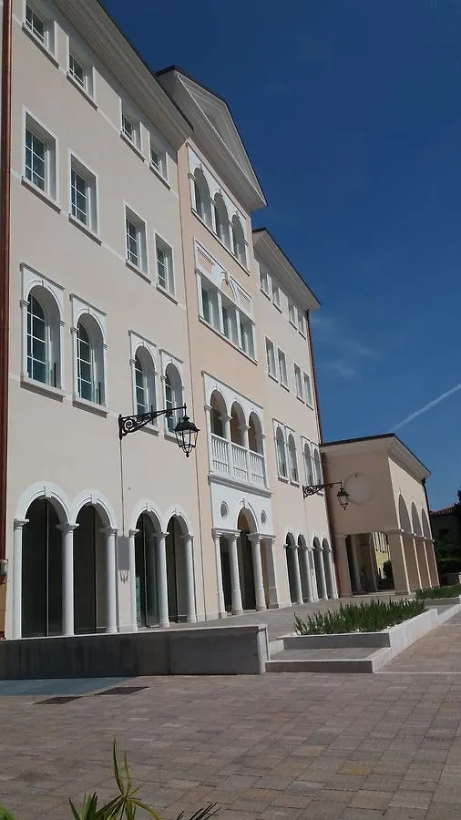 ** Aparthotel Quirinus Venetia Properties Mestre Italy
